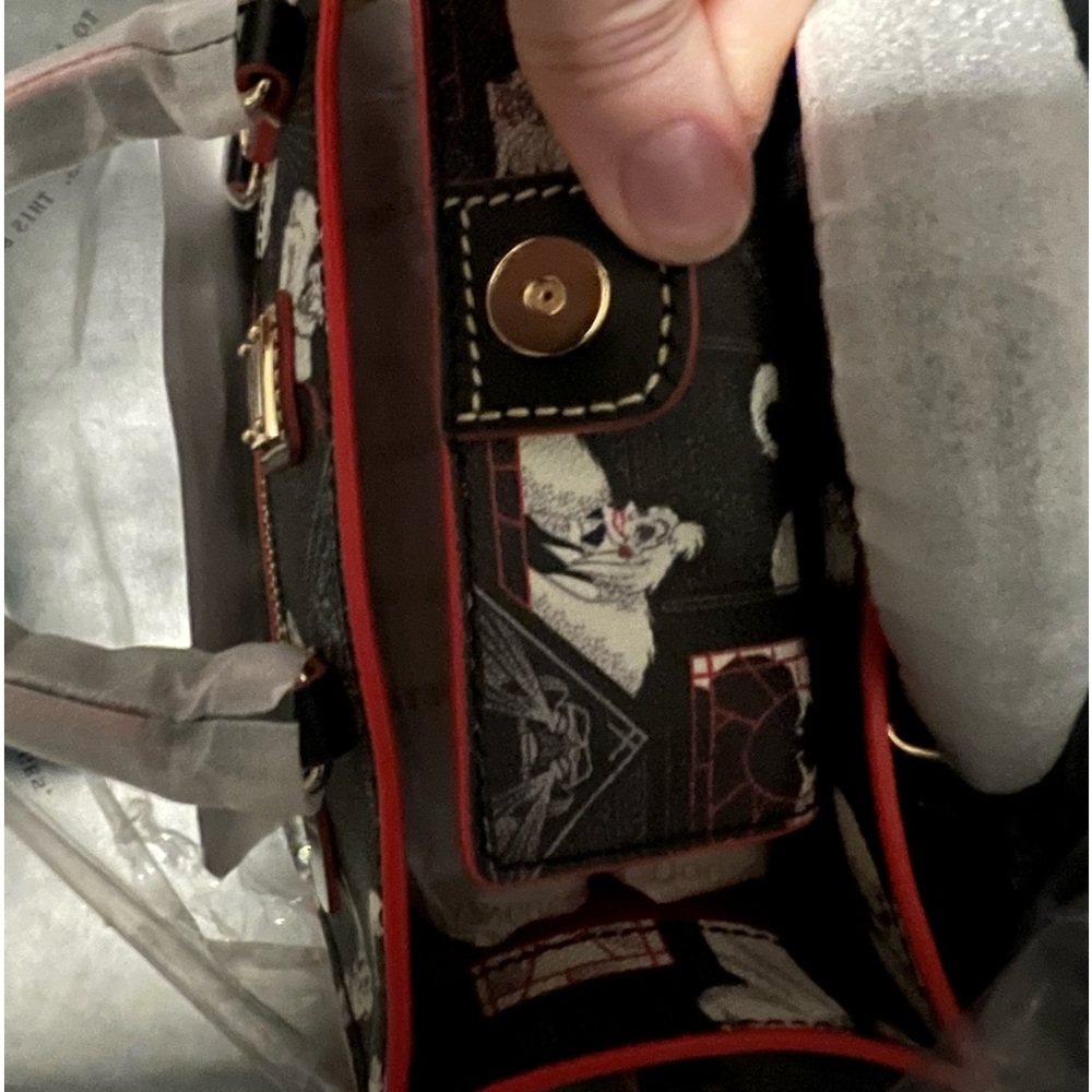 Disney Cruella De Vil Crossbody Bag by Dooney & Bourke - Picture 7 of 7